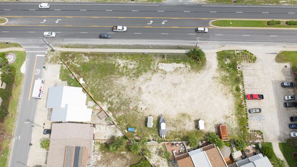 5004 Thomas Dr, Panama City Beach, FL 32408